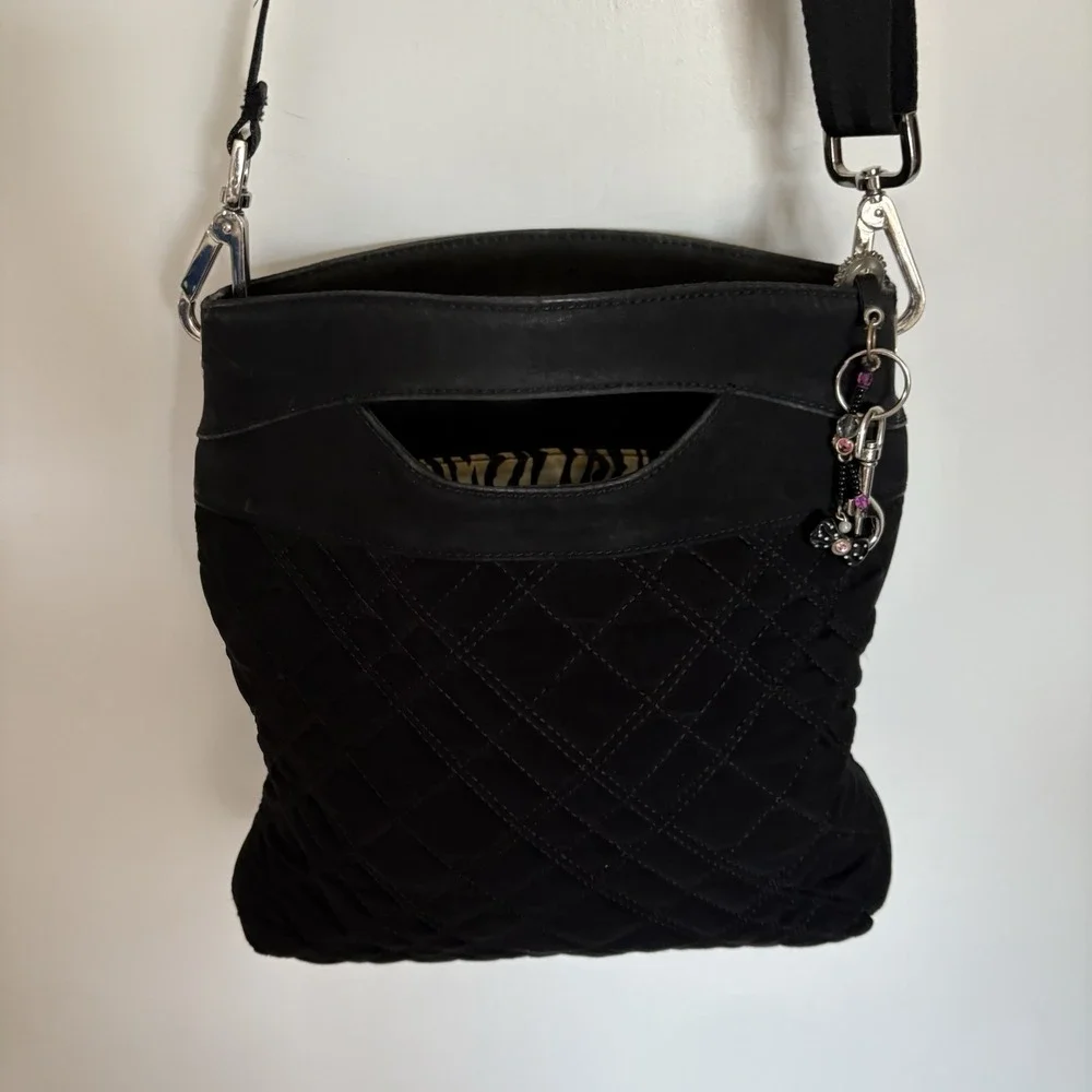VERA BRADLEY BLACK CROSSBODY BAG PURSE - QUILTED